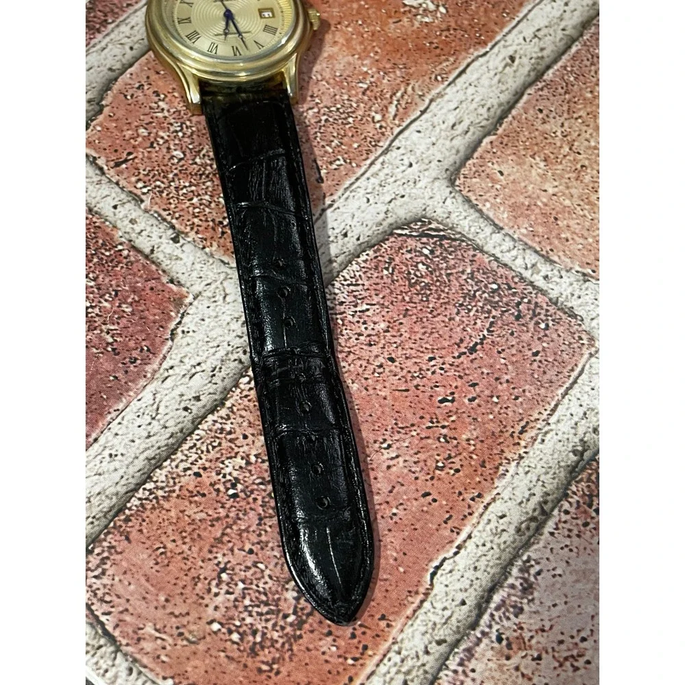 Stauer‎ Metropolitan Gold Tone Watch Roman Numeral Date Black Leather Strap Box